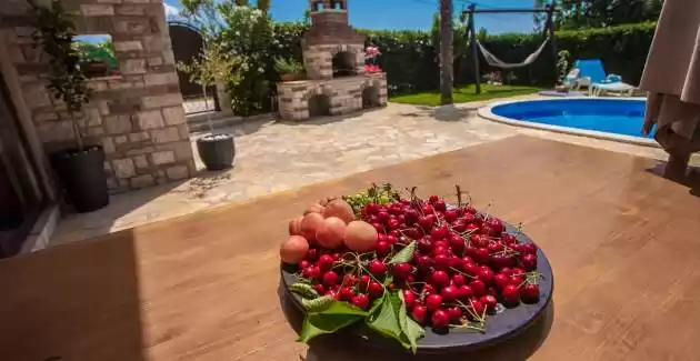 Kuća za odmor Marinela sa privatnim bazenom u ograđenom dvorištu