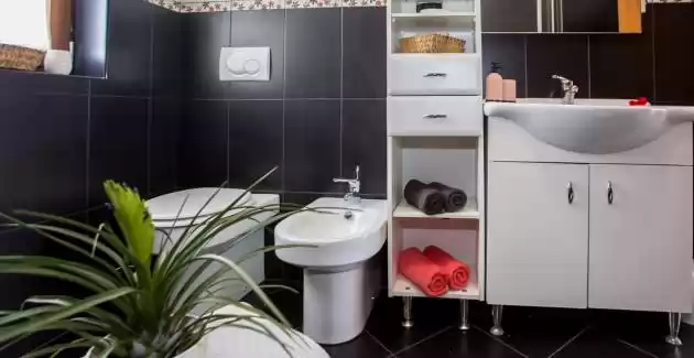 Kuća za odmor Marinela sa privatnim bazenom u ograđenom dvorištu