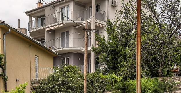 Modern eingerichtete Apartment Suzy Ruzmarin mit Meerblick