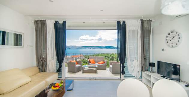 Moderno namješten apartman Suzy Ruzmarin s pogledom na more