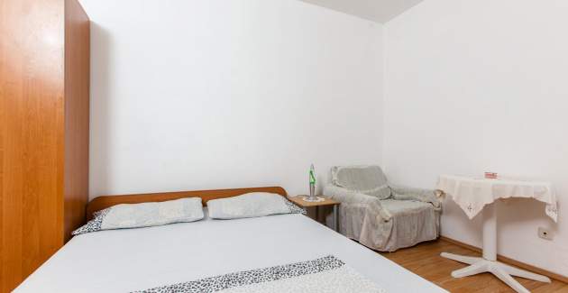 Apartments Blazenka / Apartment A4 - Lokva Rogoznica