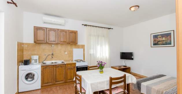 Apartments Ostoja Postira / Apartment A1 - Island of Brac
