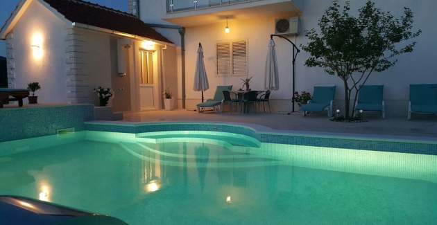 Villa Almas with Private Pool - Neorić