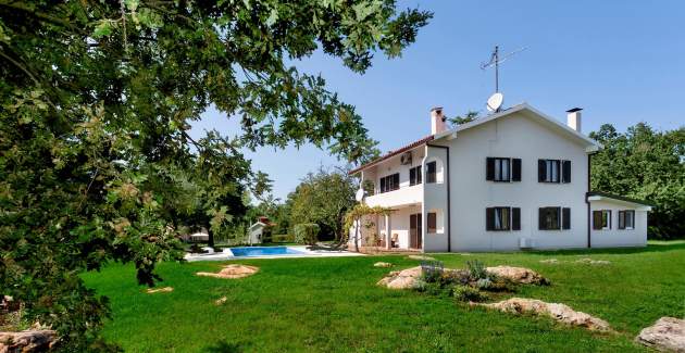 Appartamento Doris con giardino spazioso e piscina privata