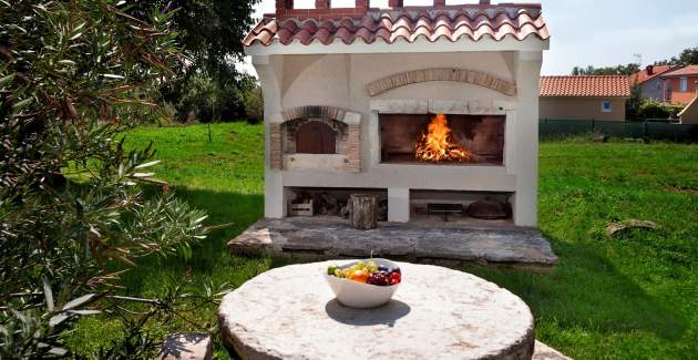 Appartamento Doris con giardino spazioso e piscina privata