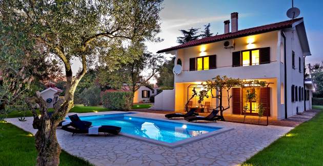 Appartamento Doris con giardino spazioso e piscina privata