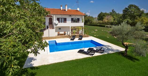 Ferienwohnung Doris mit schöne Garten und Pool