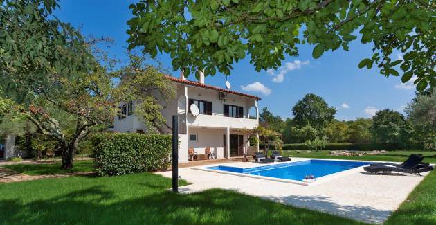 Appartamento Doris con giardino spazioso e piscina privata