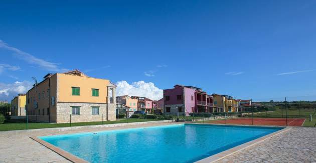 Appartamento Tia con balcone e piscina in comune, in resort turistico a Gedici