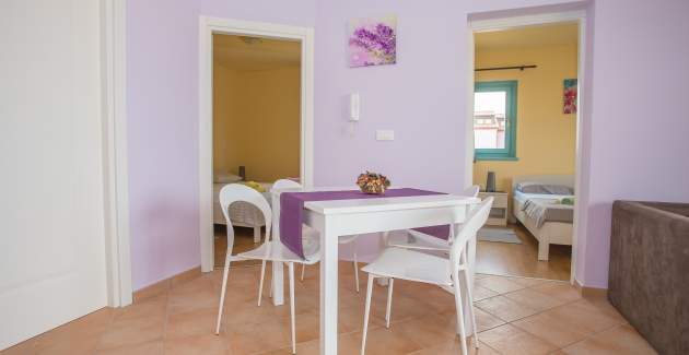 Apartman Tia s balkonom i dijeljenim bazenom u turističkoj zoni Gedici