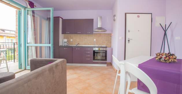 Apartman Tia s balkonom i dijeljenim bazenom u turističkoj zoni Gedici