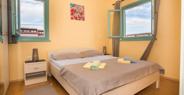 Apartman Tia s balkonom i dijeljenim bazenom u turističkoj zoni Gedici