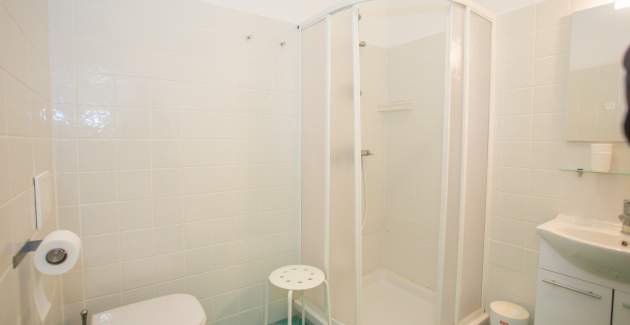 Apartman Tia s balkonom i dijeljenim bazenom u turističkoj zoni Gedici