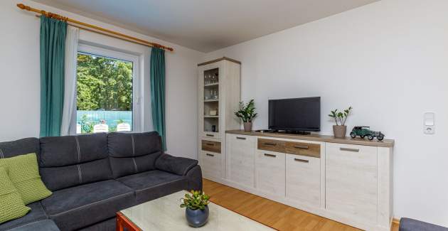 Ferienwohnung Vanessa II mit einem Schlafzimmer und Pool