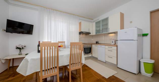 Apartments Ljubica Banjol / Apartment A2 - Island of Rab