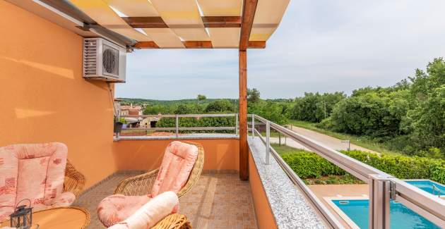 Apartment Visnjan II with Pool View