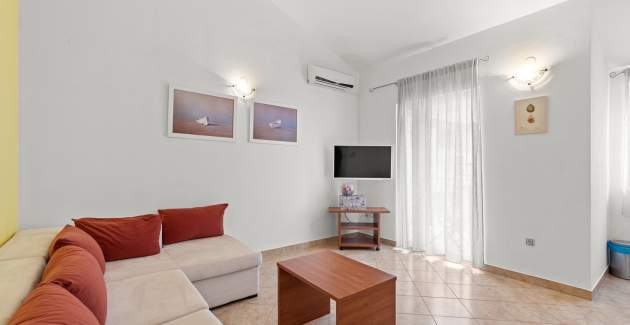 Apartment Noemi I - in der Villa Valtrazza mit Gemeinschaftspool