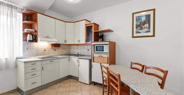 Apartment Noemi I - in der Villa Valtrazza mit Gemeinschaftspool