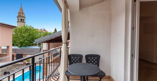 Apartment Noemi I - in der Villa Valtrazza mit Gemeinschaftspool