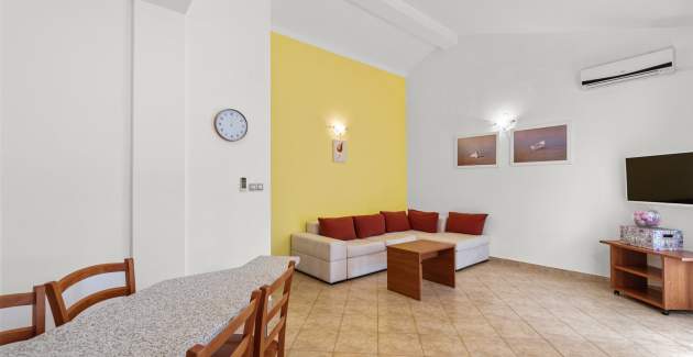 Apartment Noemi I - in der Villa Valtrazza mit Gemeinschaftspool