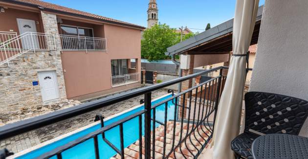 Apartment Noemi I - in der Villa Valtrazza mit Gemeinschaftspool