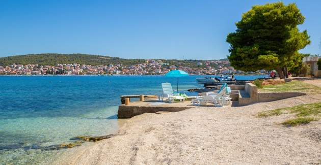 Beachfront Apartments / Appartamento B - Okrug Gornji