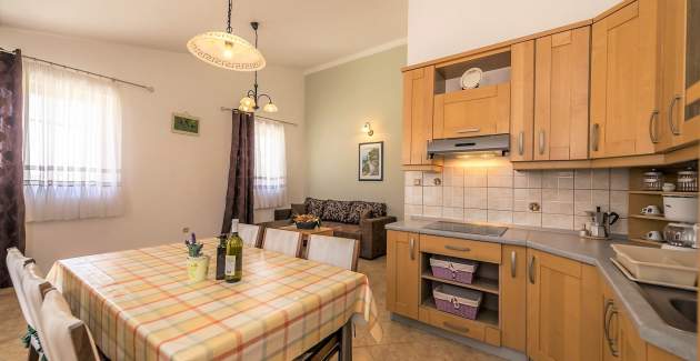 Apartment Noemi III mit 2 Schlafzimmern in der Villa Valtrazza mit Gemeinschaftspool