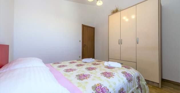 Apartment Noemi III mit 2 Schlafzimmern in der Villa Valtrazza mit Gemeinschaftspool