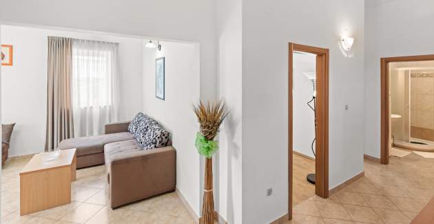 Apartment Noemi III mit 2 Schlafzimmern in der Villa Valtrazza mit Gemeinschaftspool