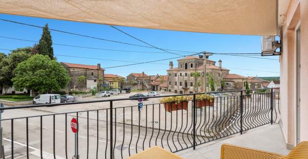 Apartment Noemi III mit 2 Schlafzimmern in der Villa Valtrazza mit Gemeinschaftspool