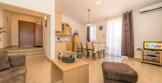 Apartment Noemi III mit 2 Schlafzimmern in der Villa Valtrazza mit Gemeinschaftspool