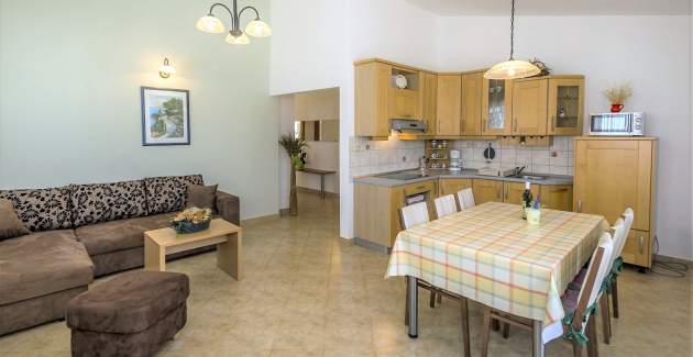 Apartment Noemi III mit 2 Schlafzimmern in der Villa Valtrazza mit Gemeinschaftspool