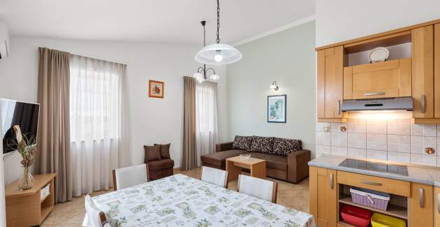 Apartment Noemi III mit 2 Schlafzimmern in der Villa Valtrazza mit Gemeinschaftspool