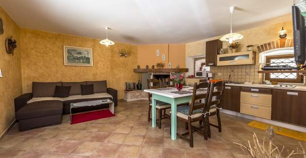 Apartment Fiorela I in Villa Valtrazza on the Ground floor with Shared Pool