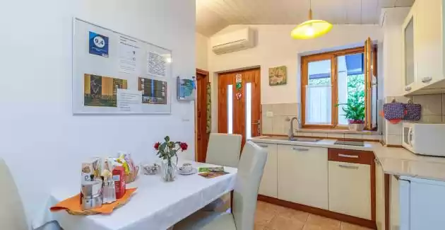 Apartment Sveti Leonard A2 - Oprtalj