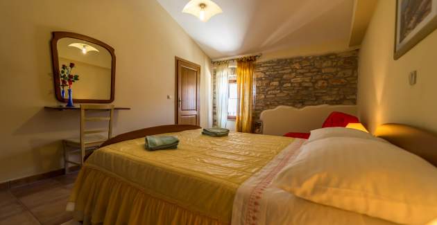 Nice decorated- rustic Apartment Fiorela II in Villa Valtrazza with Common Pool