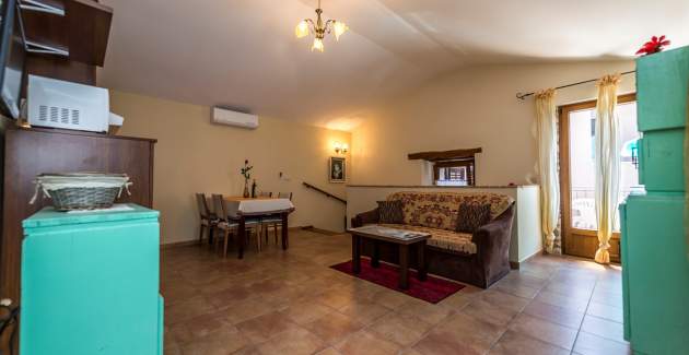 Nice decorated- rustic Apartment Fiorela II in Villa Valtrazza with Common Pool