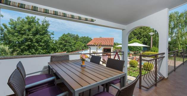 Two-Bedroom Apartment in Villa Anita