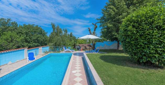 Two-Bedroom Apartment in Villa Anita