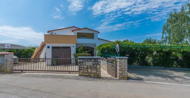 Two-Bedroom Apartment in Villa Anita