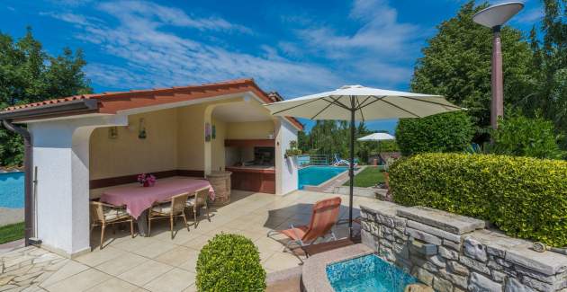 Apartment mit Poolblick in Villa Anita