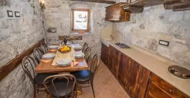 Rustico-casa vacanze Vani con taverna, vicino a Porezo