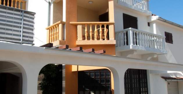 Appartamento Sime A4 con balcone a Villa Vulin, vicino alla spiaggia