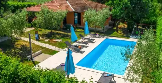 Ferienhaus Kosuta mit Pool