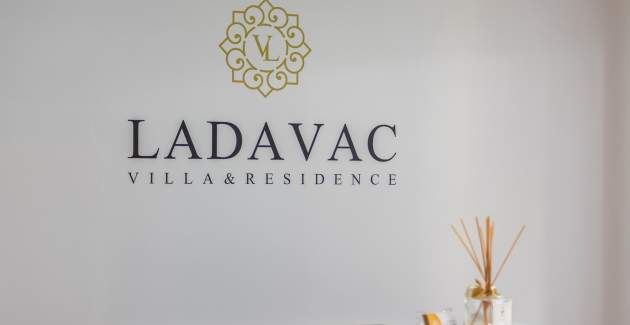 Villa Ladavac / Doppelzimmer mit Balkon S3