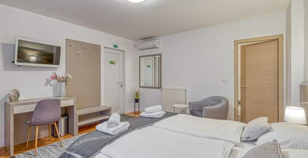 Villa Ladavac / Superior Doppelzimmer mit Balkon S6