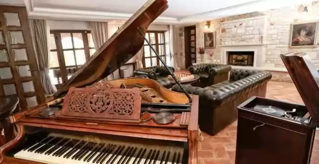 Atemberaubende Villa Carolus