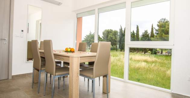 Spazioso Appartamento Residence Elody IV con Vista Piscina