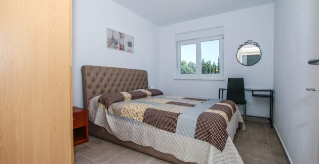 Appartamento Elody VI con 2 Camere da Letto con Balcone e Vista Piscina