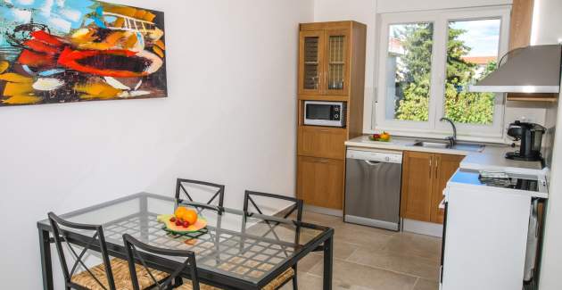 Appartamento Elody VI con 2 Camere da Letto con Balcone e Vista Piscina